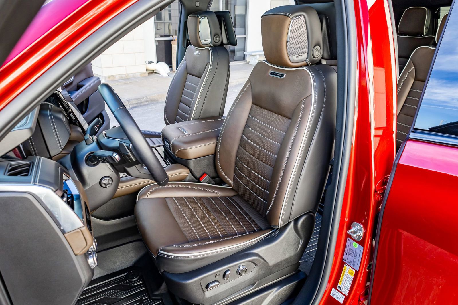 Used 2025 GMC Yukon Denali Ultimate image 29