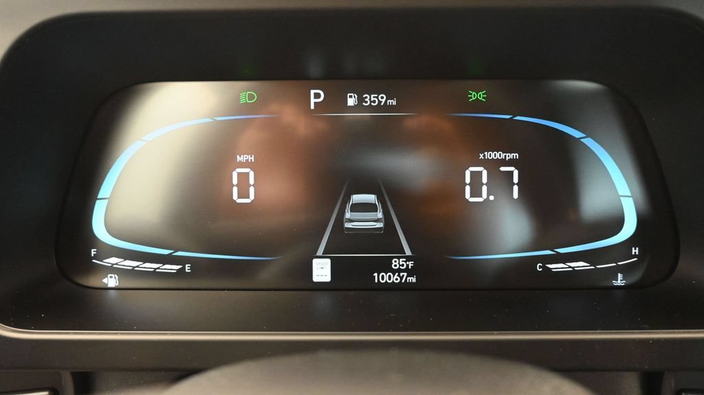Certified 2025 Hyundai Elantra Sport FWD image 37