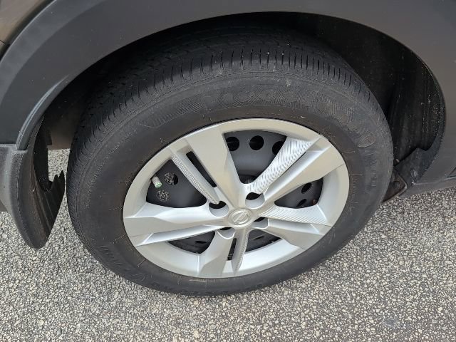 Used 2024 Nissan Kicks S image 7