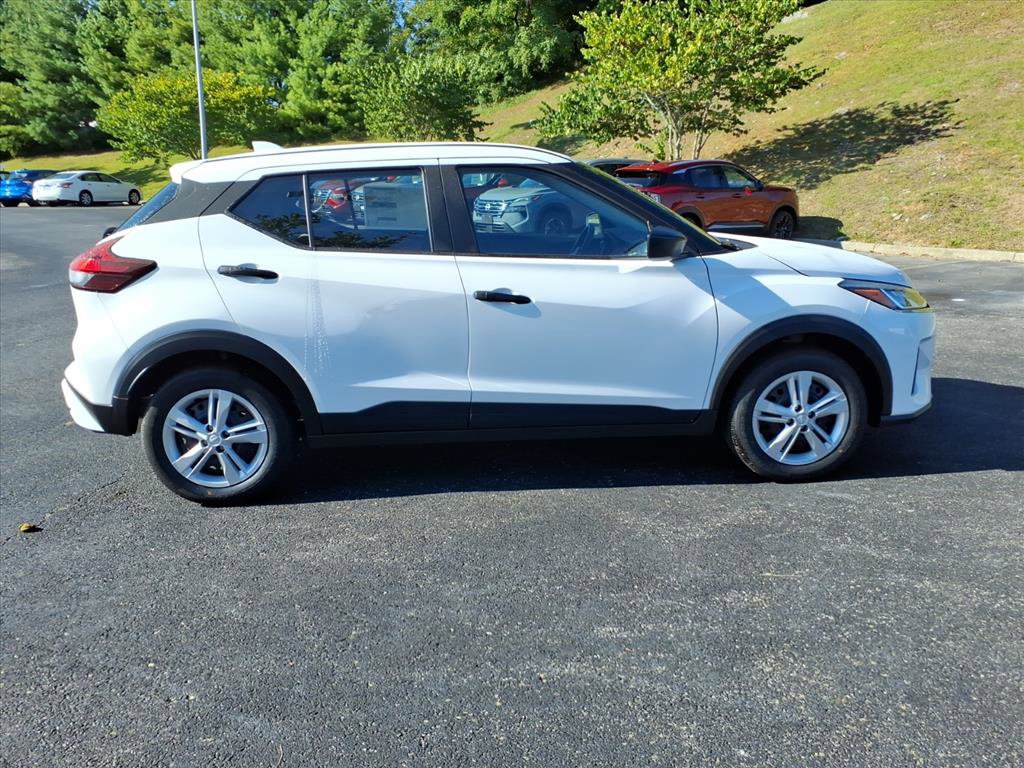 New 2025 Nissan Kicks Play S FWD image 4