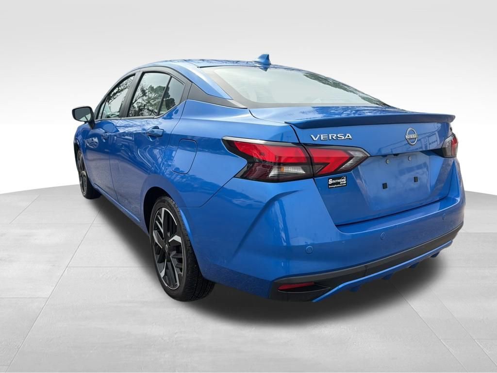 Used 2024 Nissan Versa SR image 3