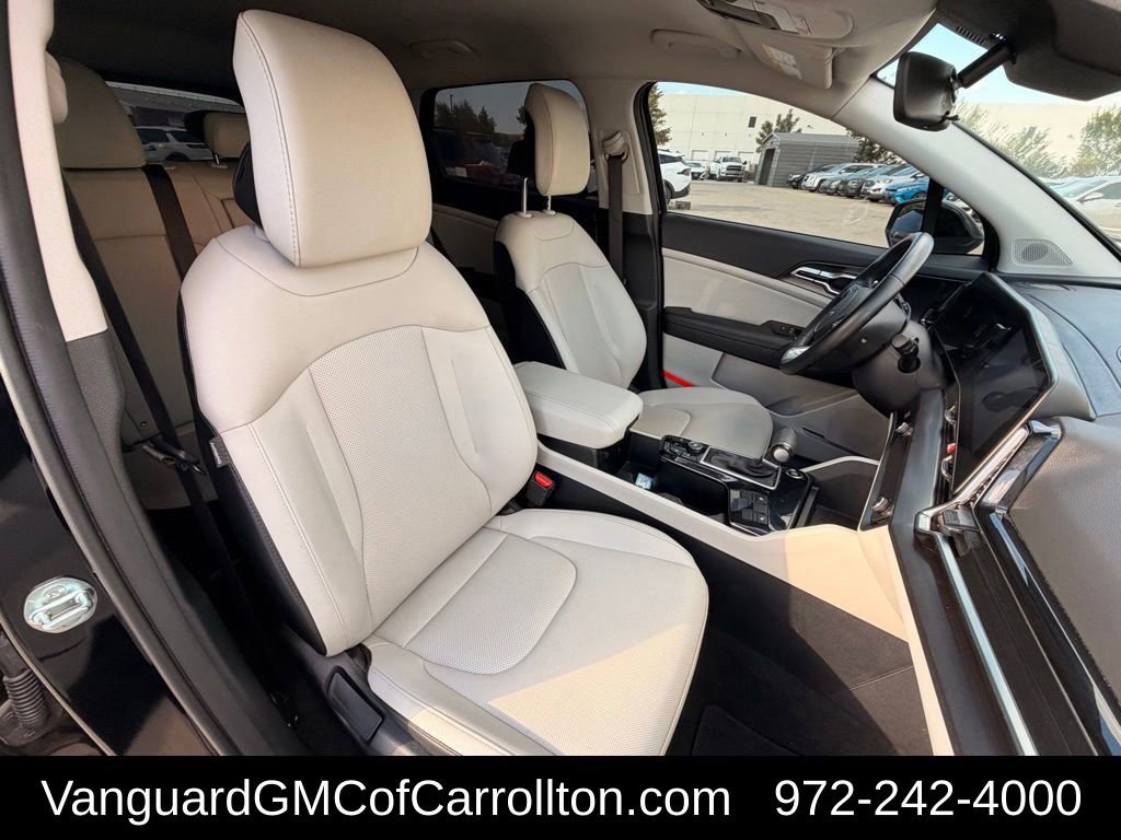 Used 2025 Kia Sportage EX image 32