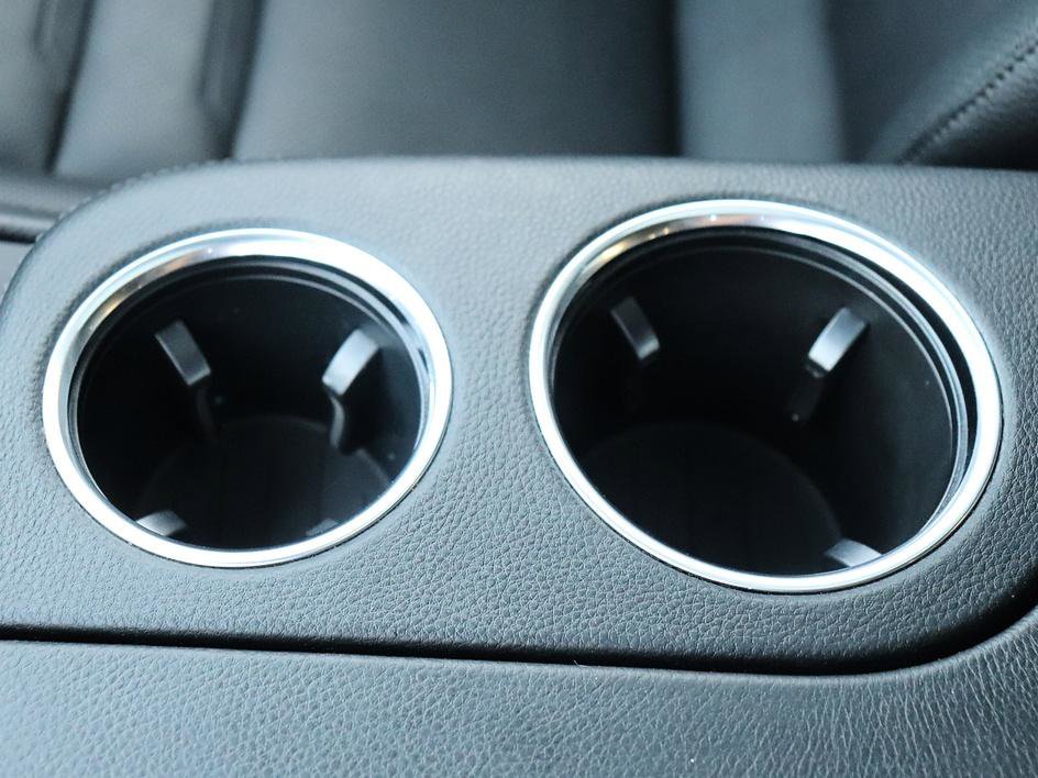 Used 2017 Porsche Panamera 4 image 40