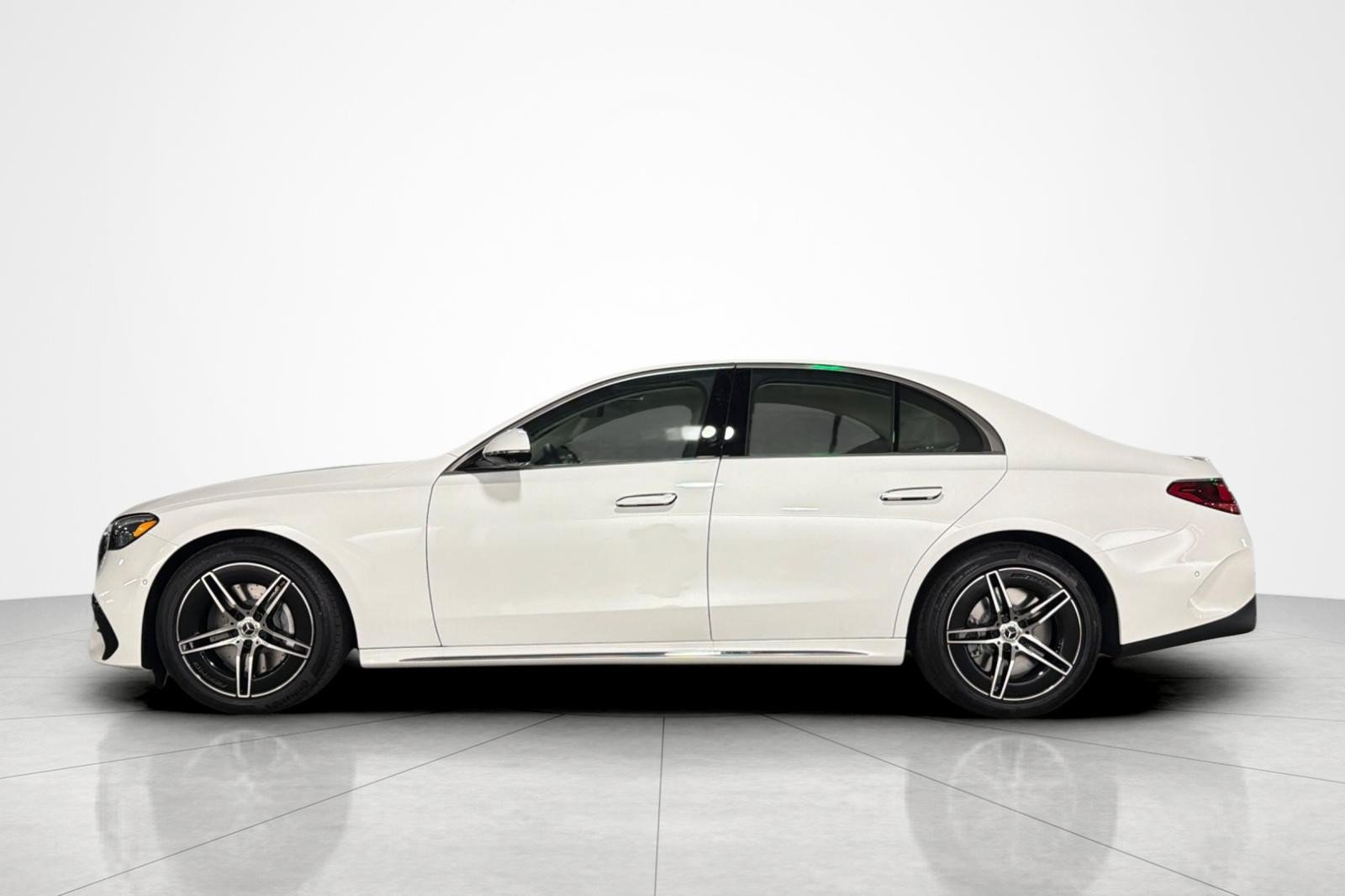 New 2027 Mercedes-Benz E 450 4MATIC Sedan image 2