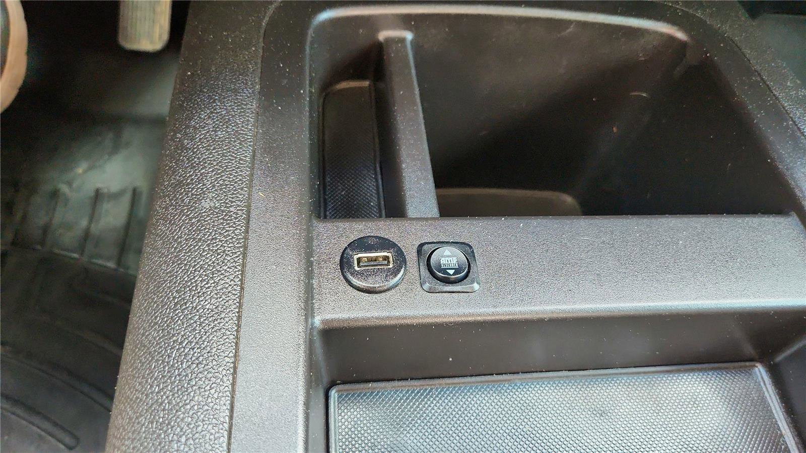 Used 2013 Chevrolet Silverado 2500 LT w/ Z71 Appearance Package AWD/4WD image 30