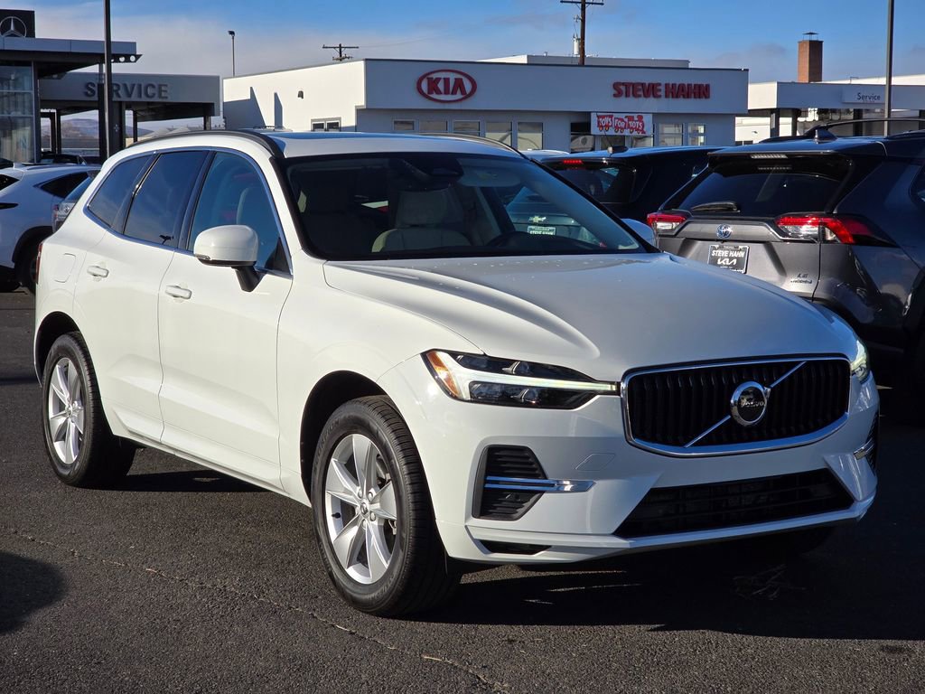 Used 2022 Volvo XC60 B5 Momentum image 7