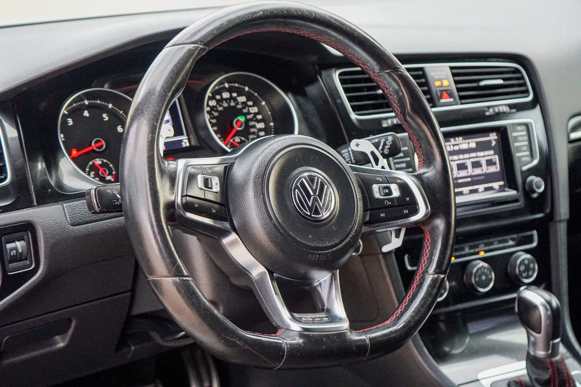 Used 2015 Volkswagen Golf 4-Door image 12