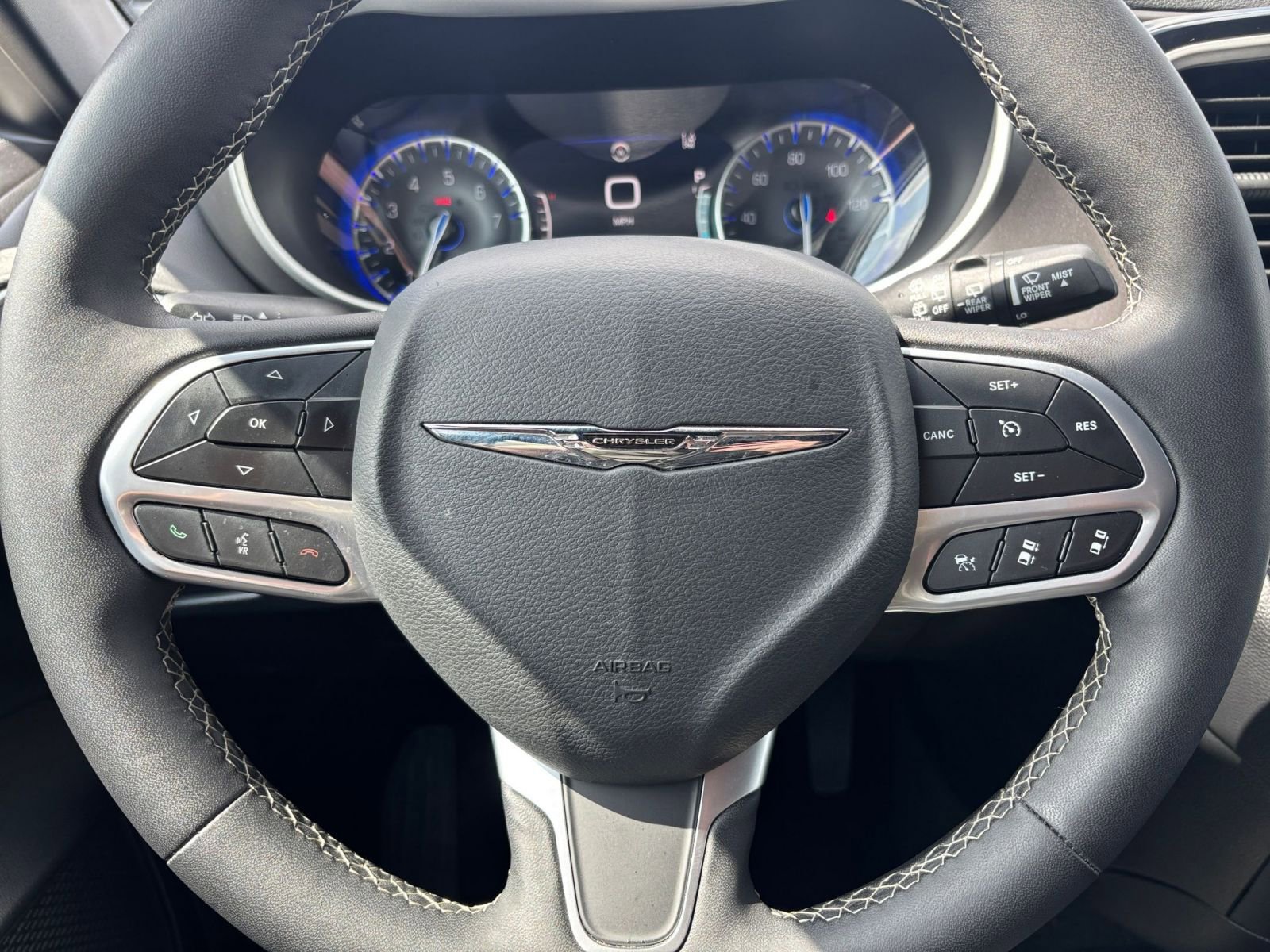 Used 2025 Chrysler Pacifica Select image 30