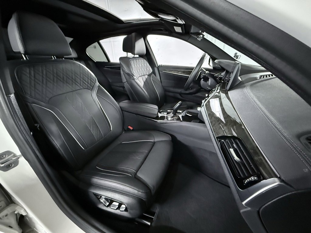 Used 2021 BMW M550i xDrive w/ Premium Package image 28