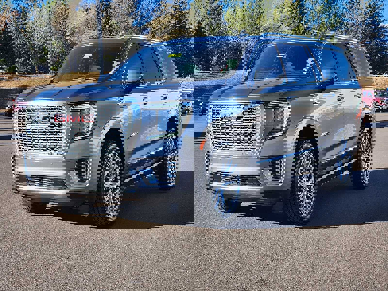 Used 2021 GMC Yukon Denali w/ Denali Premium Package image 4