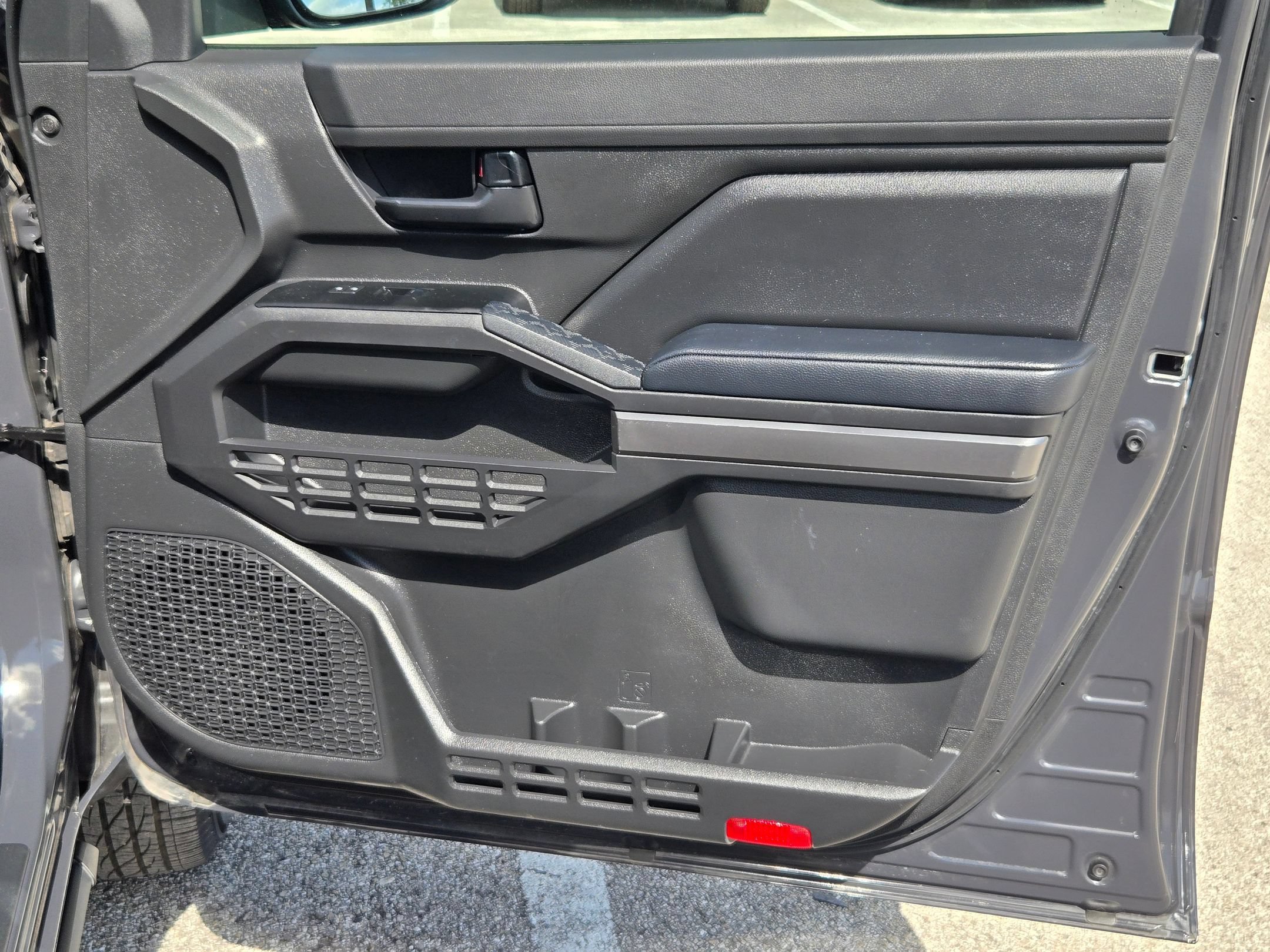 Used 2025 Toyota Tacoma SR5 AWD/4WD image 28