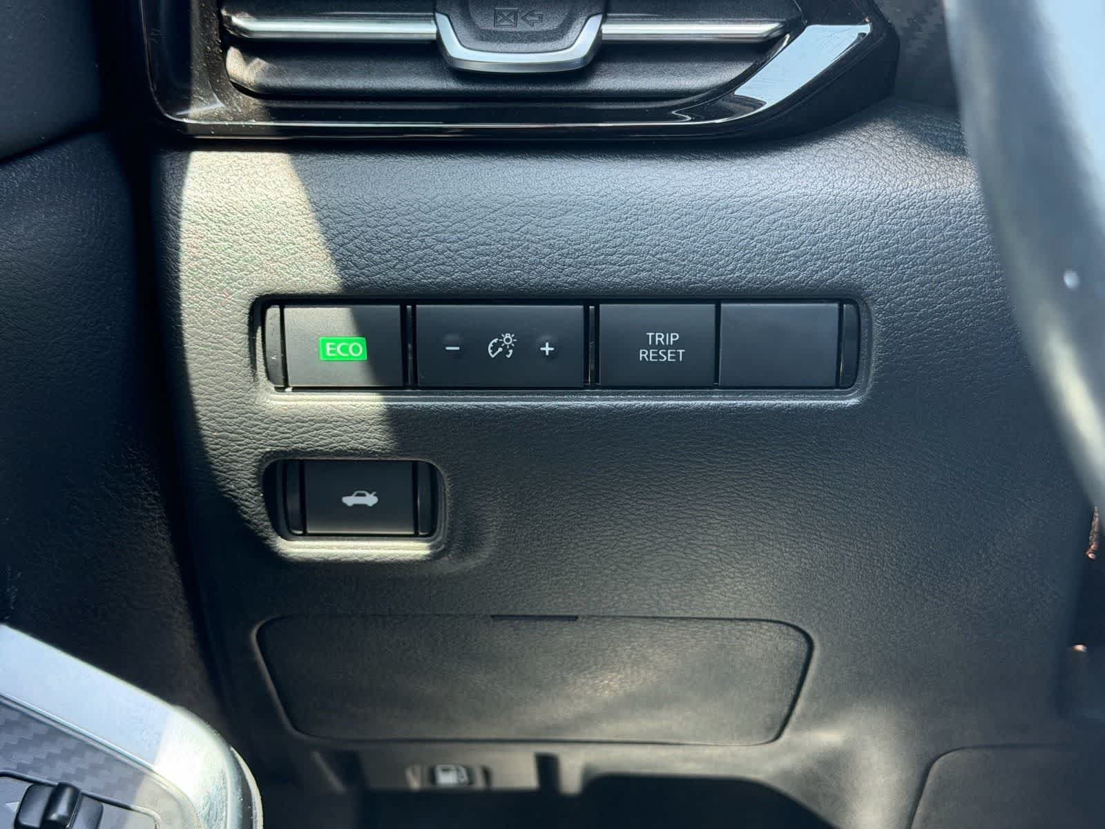 Used 2022 Nissan Sentra SR w/ SR Premium Package FWD image 23