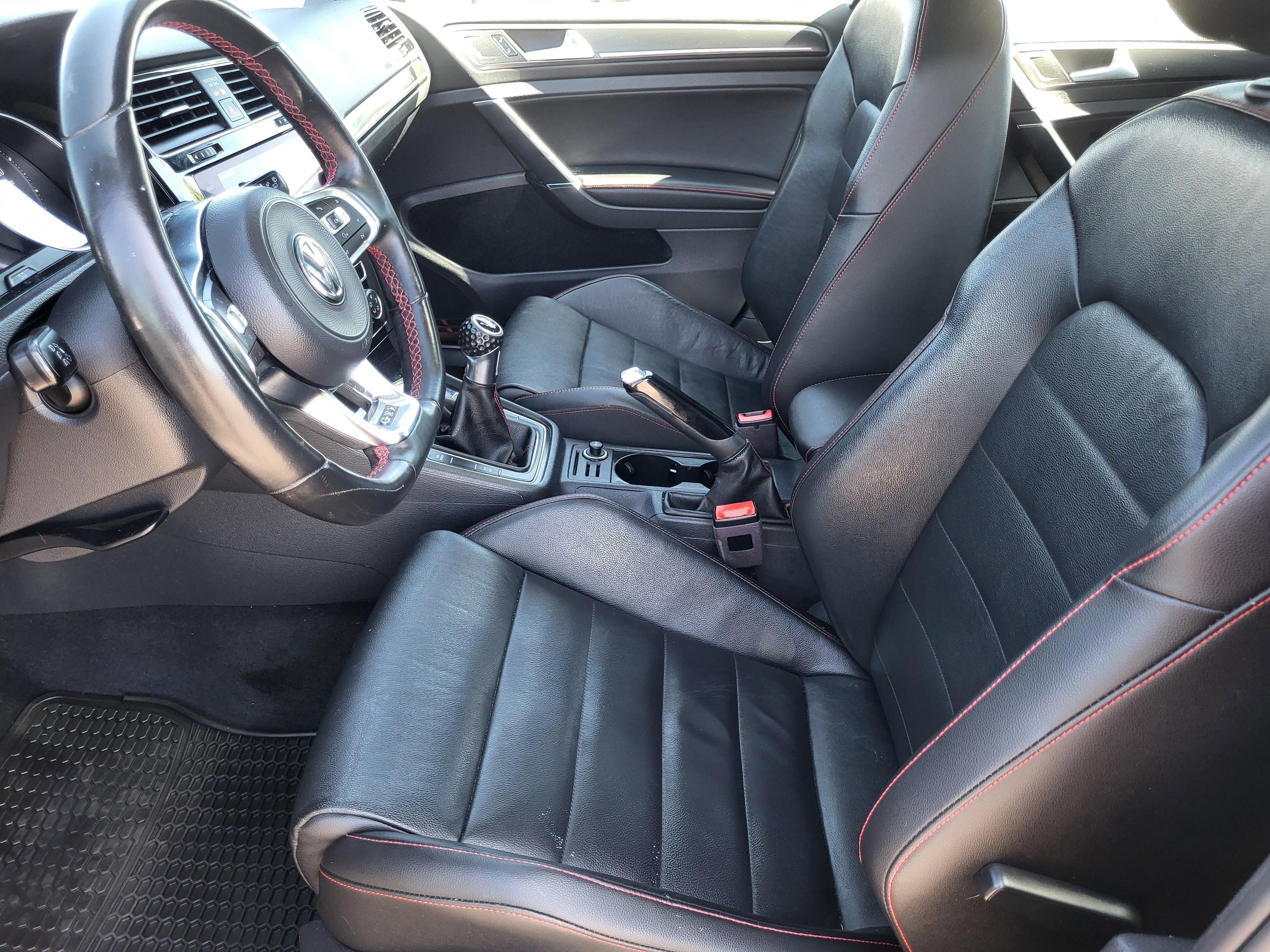 Used 2018 Volkswagen GTI SE w/ SE Leather Package FWD image 10