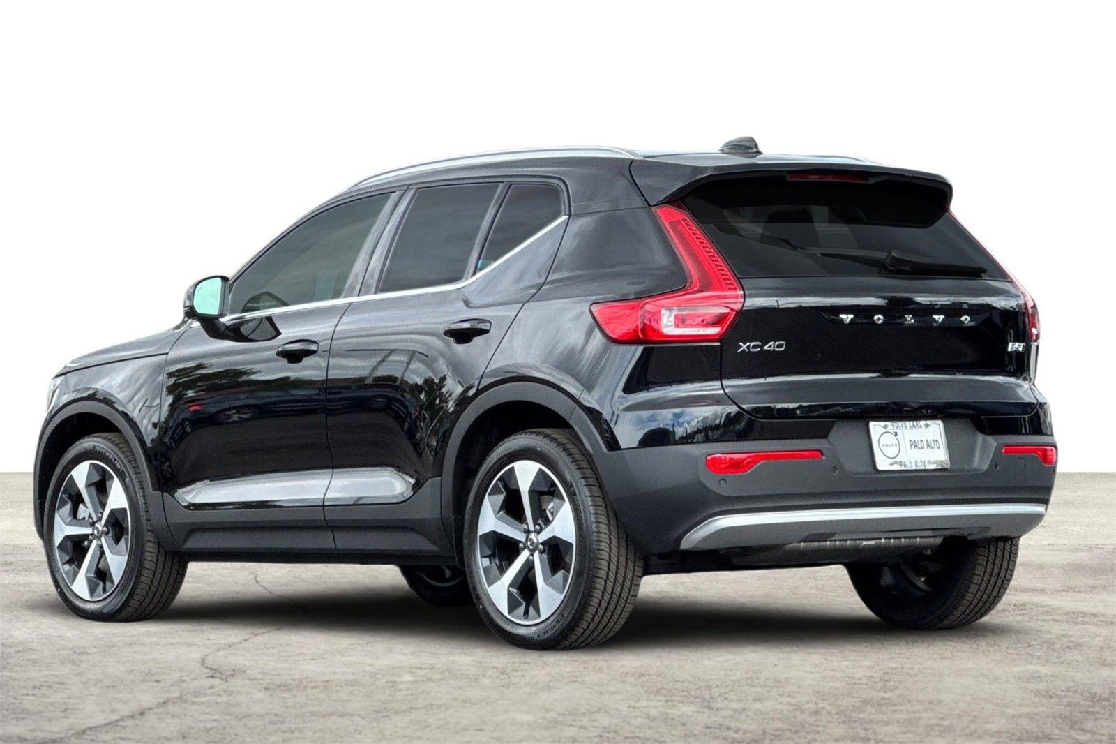 New 2025 Volvo XC40 B5 Core w/ Protection Package Premier image 6