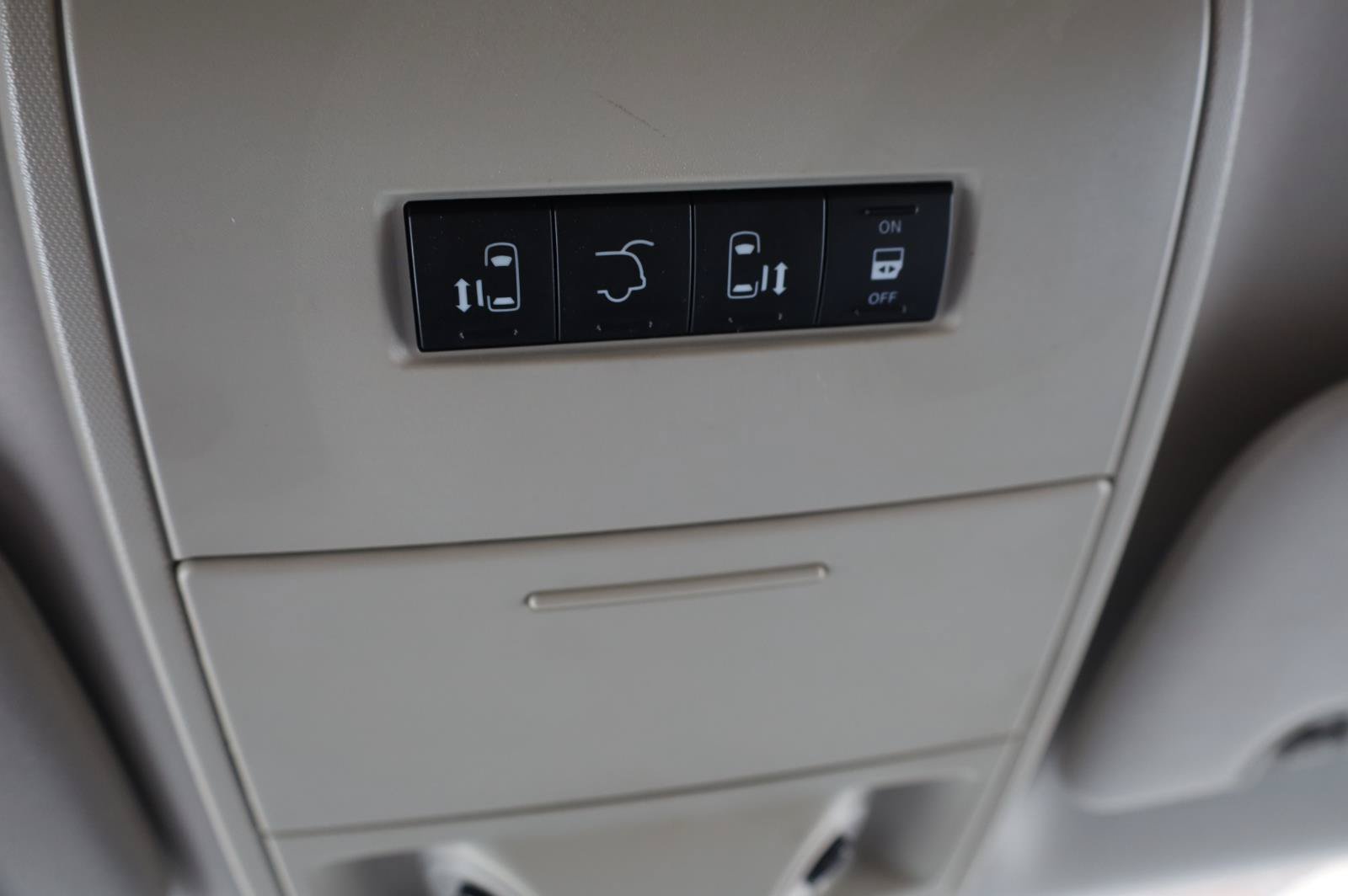 Used 2014 Chrysler Town & Country Touring FWD image 35