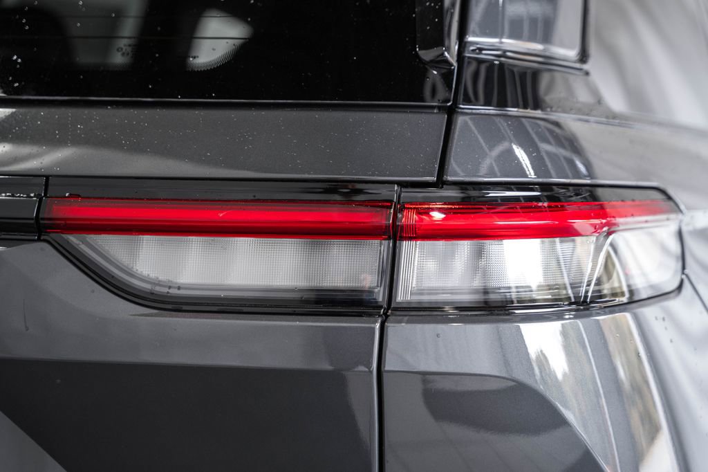 New 2025 Jeep Grand Cherokee Altitude image 6