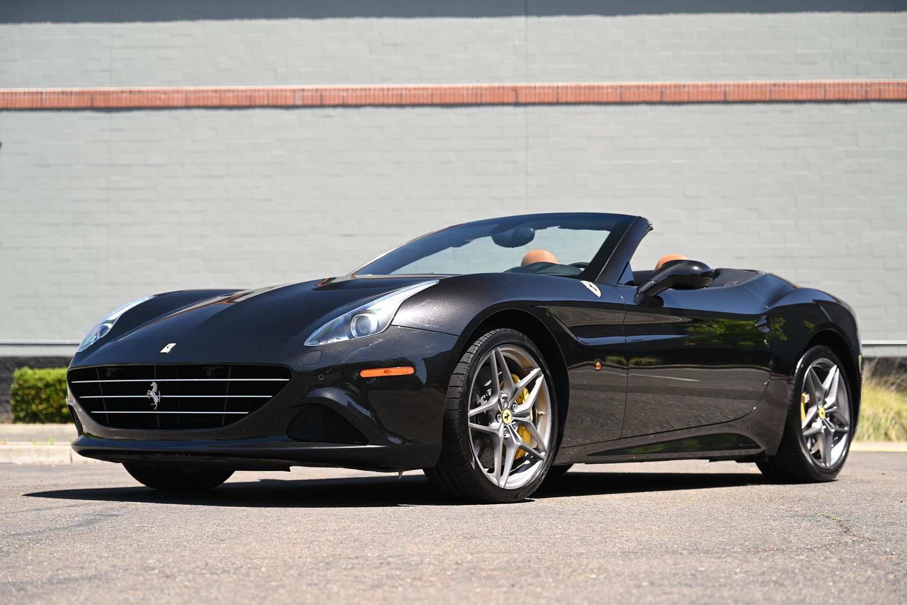 Used 2016 Ferrari California T RWD image 4