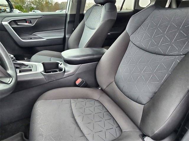 Used 2025 Toyota RAV4 XLE image 19