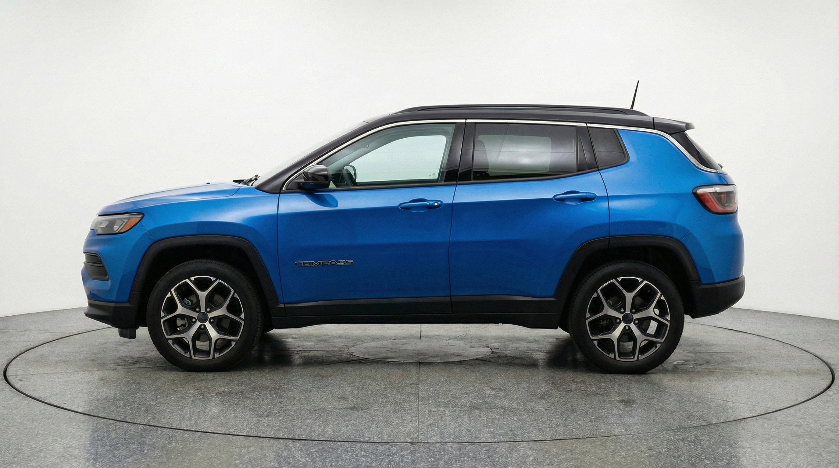 Used 2025 Jeep Compass Limited image 5