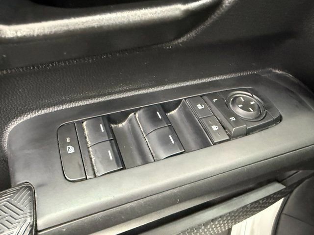 Used 2024 Toyota Tacoma SR5 AWD/4WD image 28
