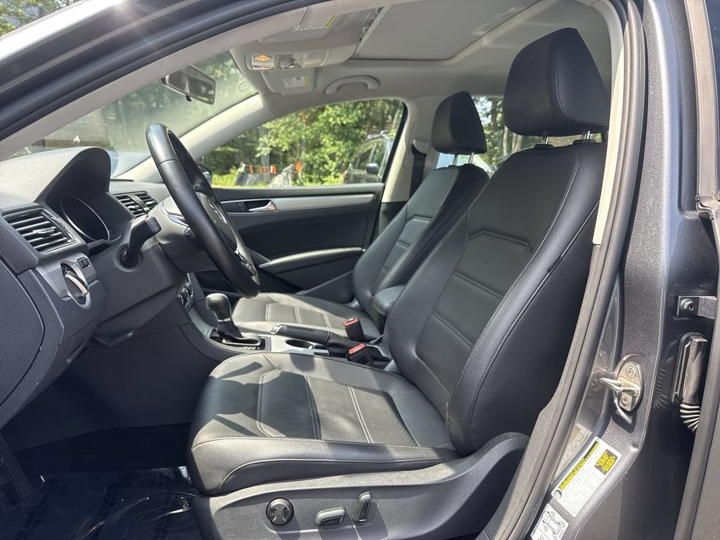 Used 2019 Volkswagen Passat 2.0T Wolfsburg w/ Wheels & Sunroof Package FWD image 13