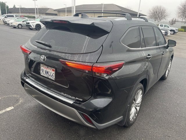 Used 2024 Toyota Highlander Platinum image 5