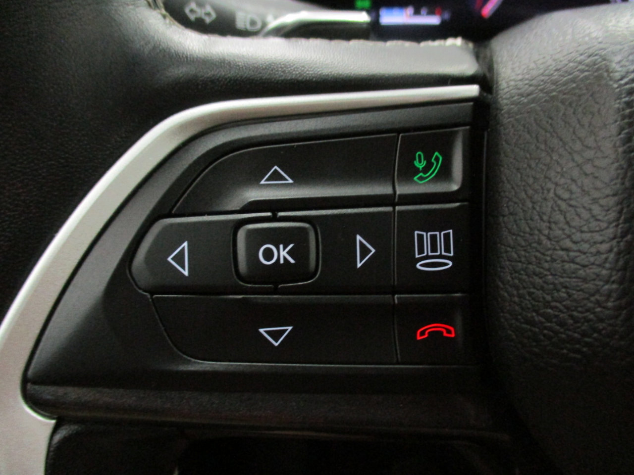 Used 2022 Jeep Grand Cherokee Altitude image 22