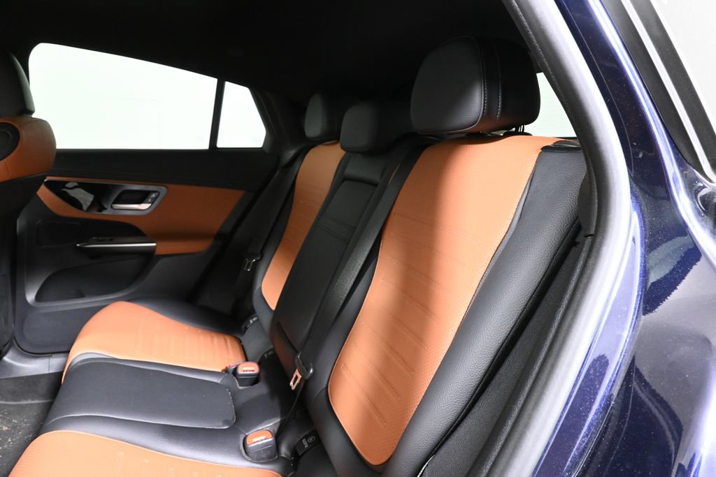 Used 2024 Mercedes-Benz GLC 300 4MATIC image 6