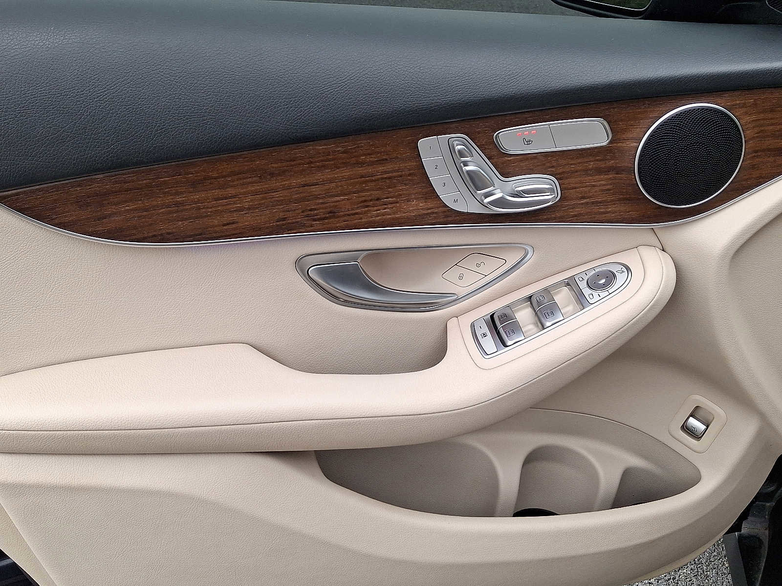 Used 2022 Mercedes-Benz GLC 300 4MATIC image 12