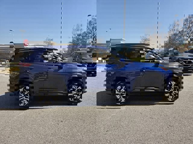 Used 2021 Nissan Rogue SV image 9