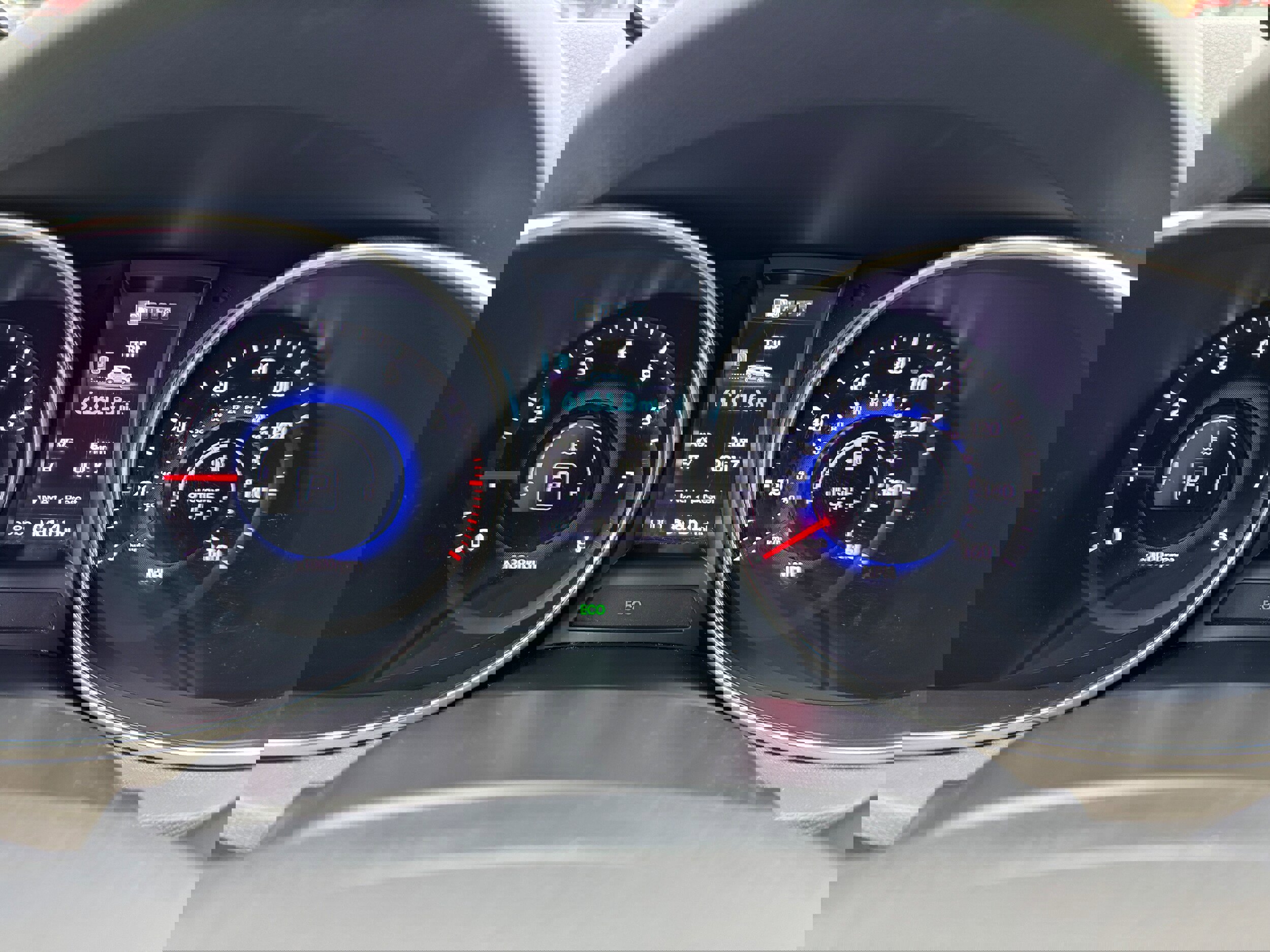 Used 2014 Hyundai Santa Fe Sport w/ Premium Equipment Package 03 image 18