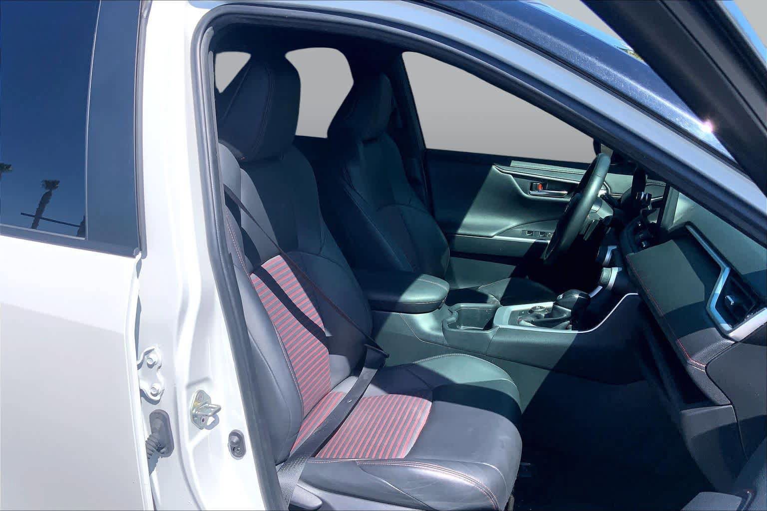 Used 2024 Toyota RAV4 XSE w/ Weather Package AWD/4WD image 8