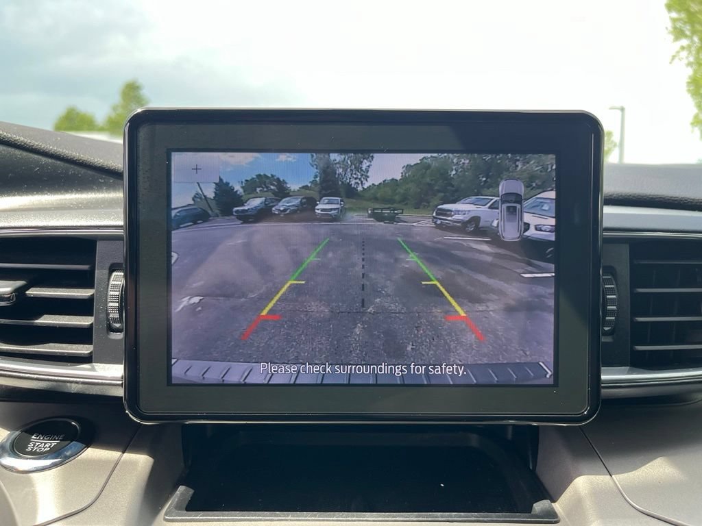 Used 2023 Ford Explorer XLT w/ Equipment Group 202A AWD/4WD image 18