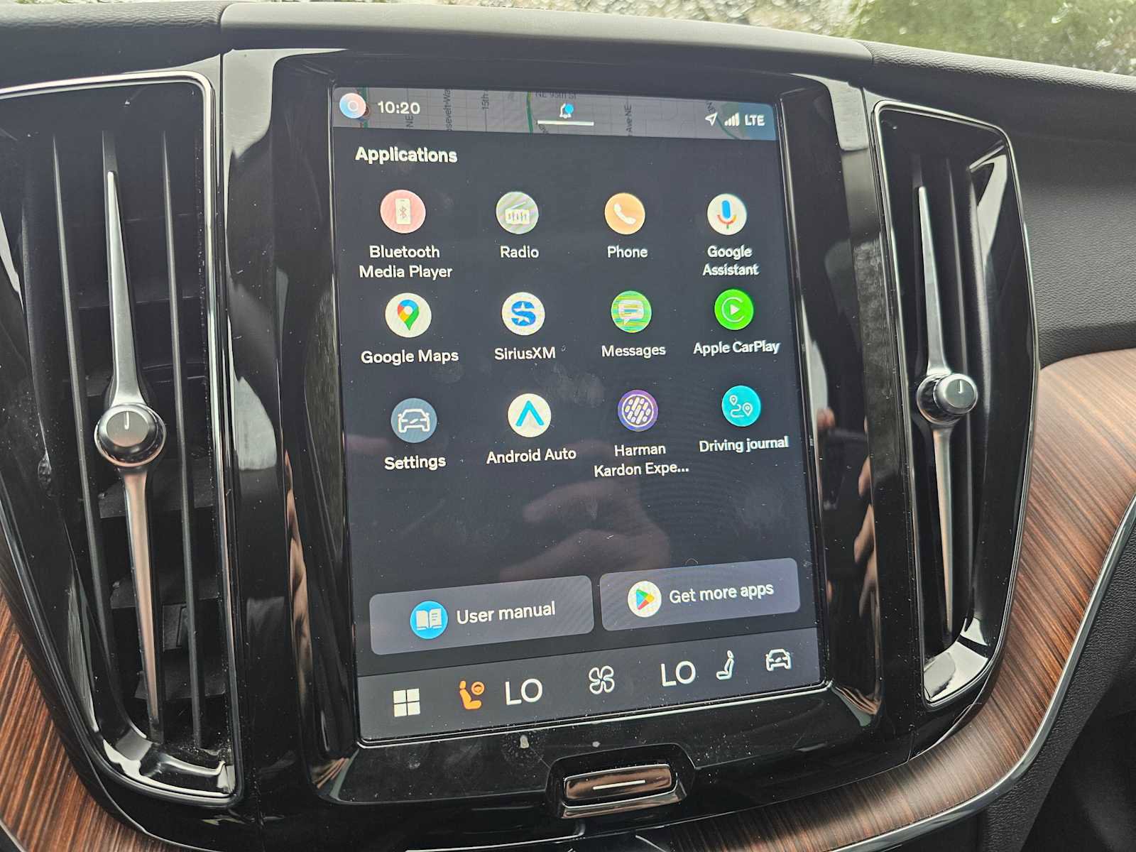 Certified 2024 Volvo XC60 B5 Plus w/ Protection Package Premier AWD/4WD image 30