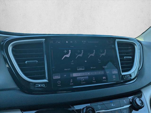 Used 2022 Chrysler Pacifica Touring-L FWD image 12