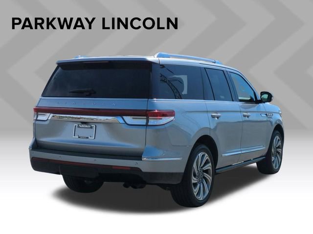 Used 2024 Lincoln Navigator Reserve image 5