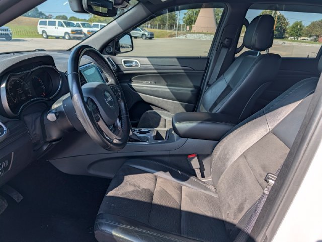 Used 2020 Jeep Grand Cherokee Altitude AWD/4WD image 9