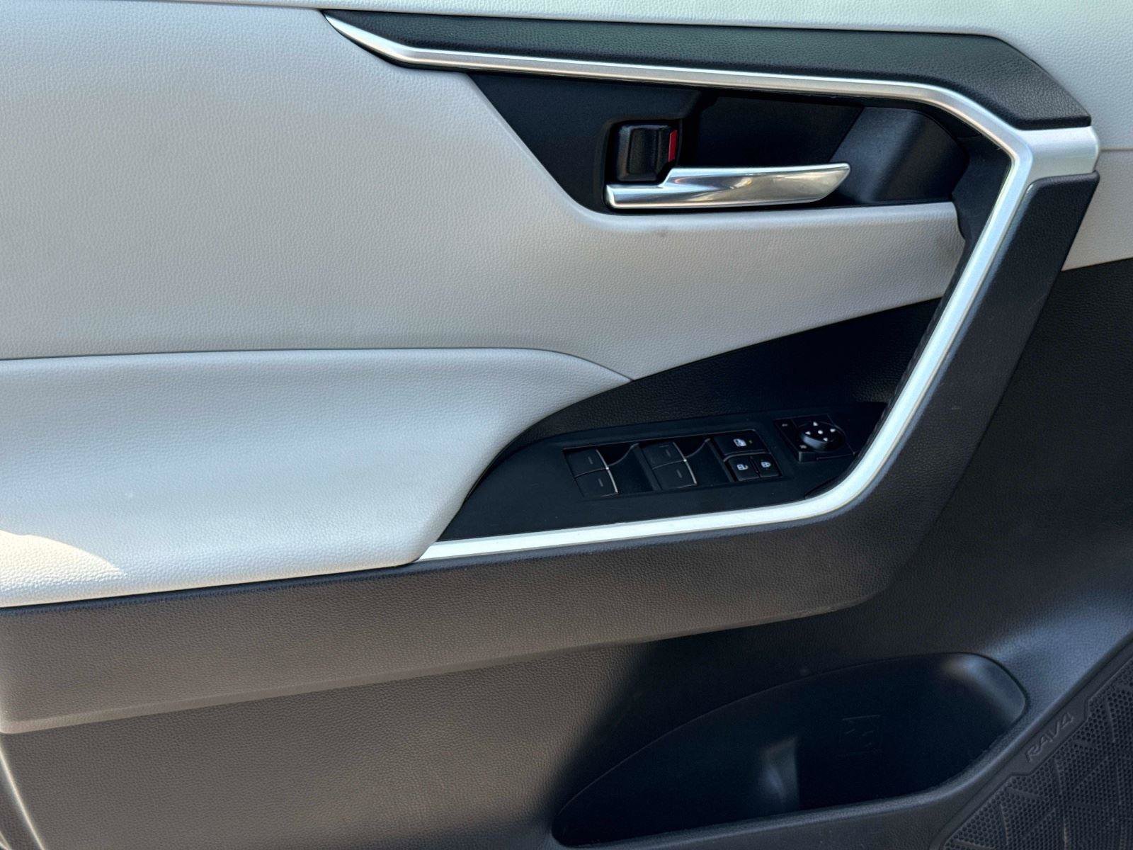 Used 2022 Toyota RAV4 XLE Premium FWD image 19