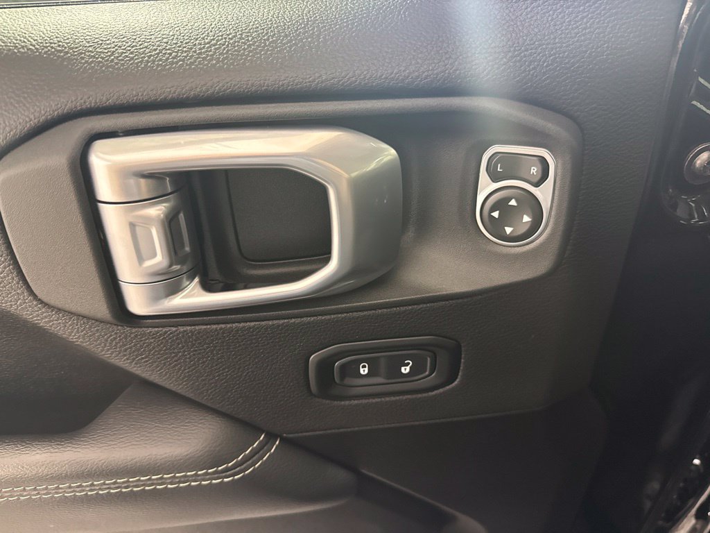 Used 2023 Jeep Wrangler Unlimited Sahara w/ LED Lighting Group AWD/4WD image 17