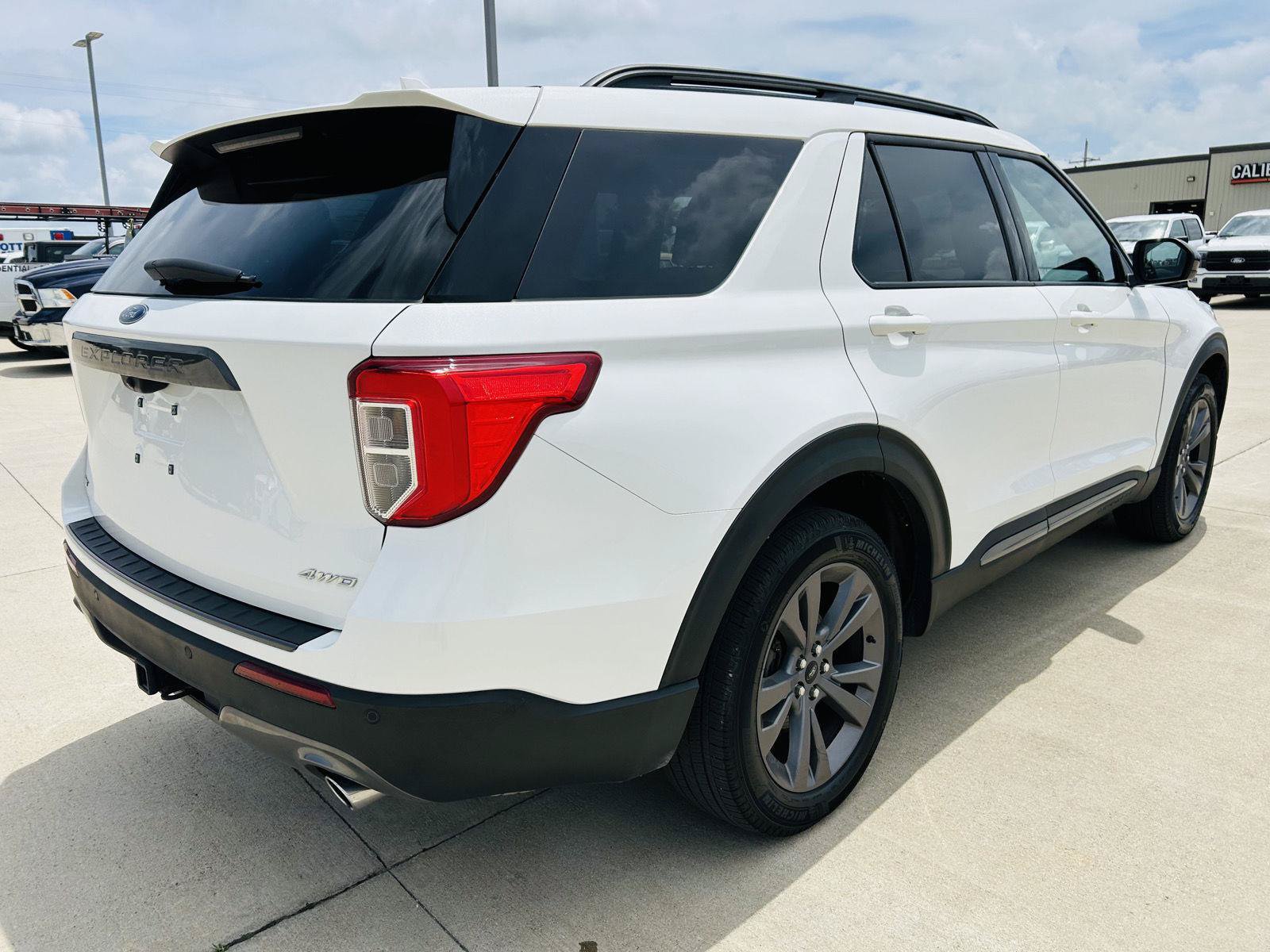 Used 2023 Ford Explorer XLT w/ Equipment Group 202A AWD/4WD image 43