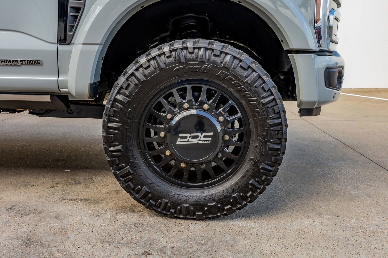 Used 2025 Ford F450 Platinum w/ FX4 Off-Road Package AWD/4WD image 11