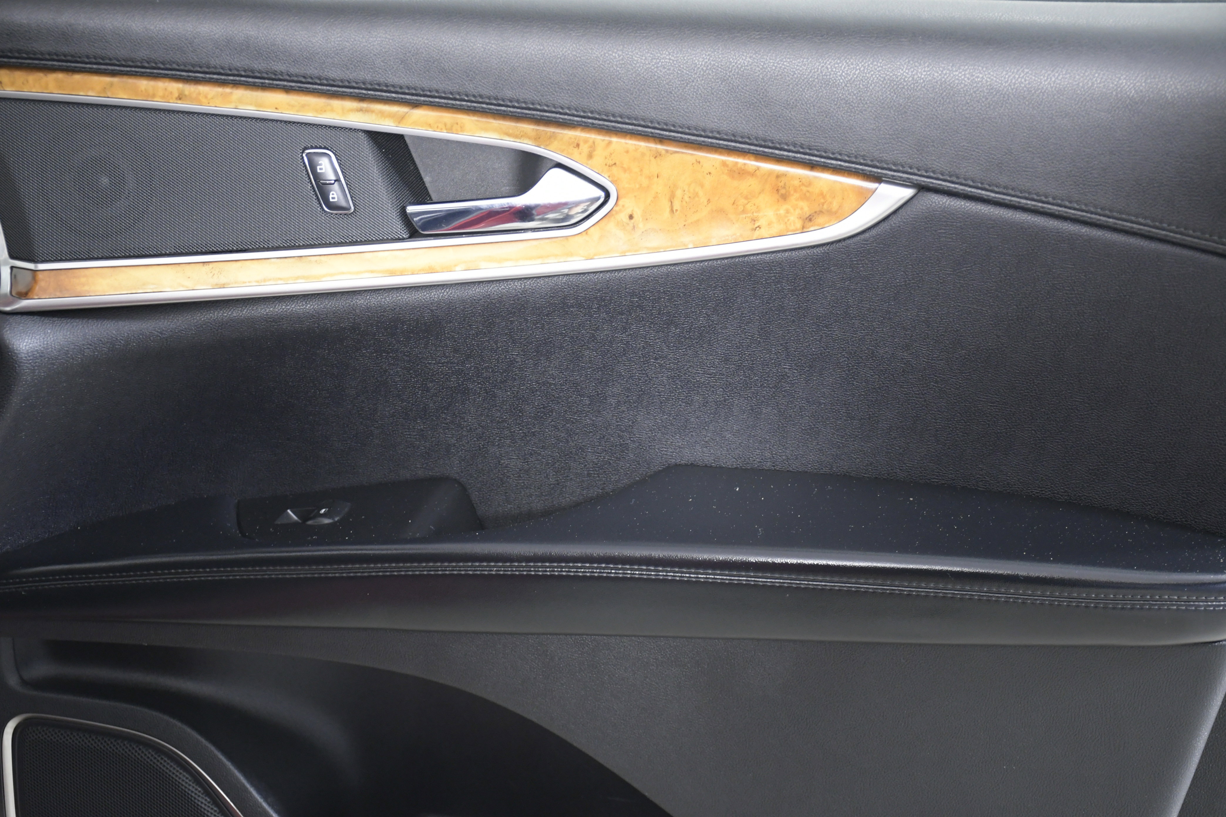 Used 2016 Lincoln MKX Reserve image 28