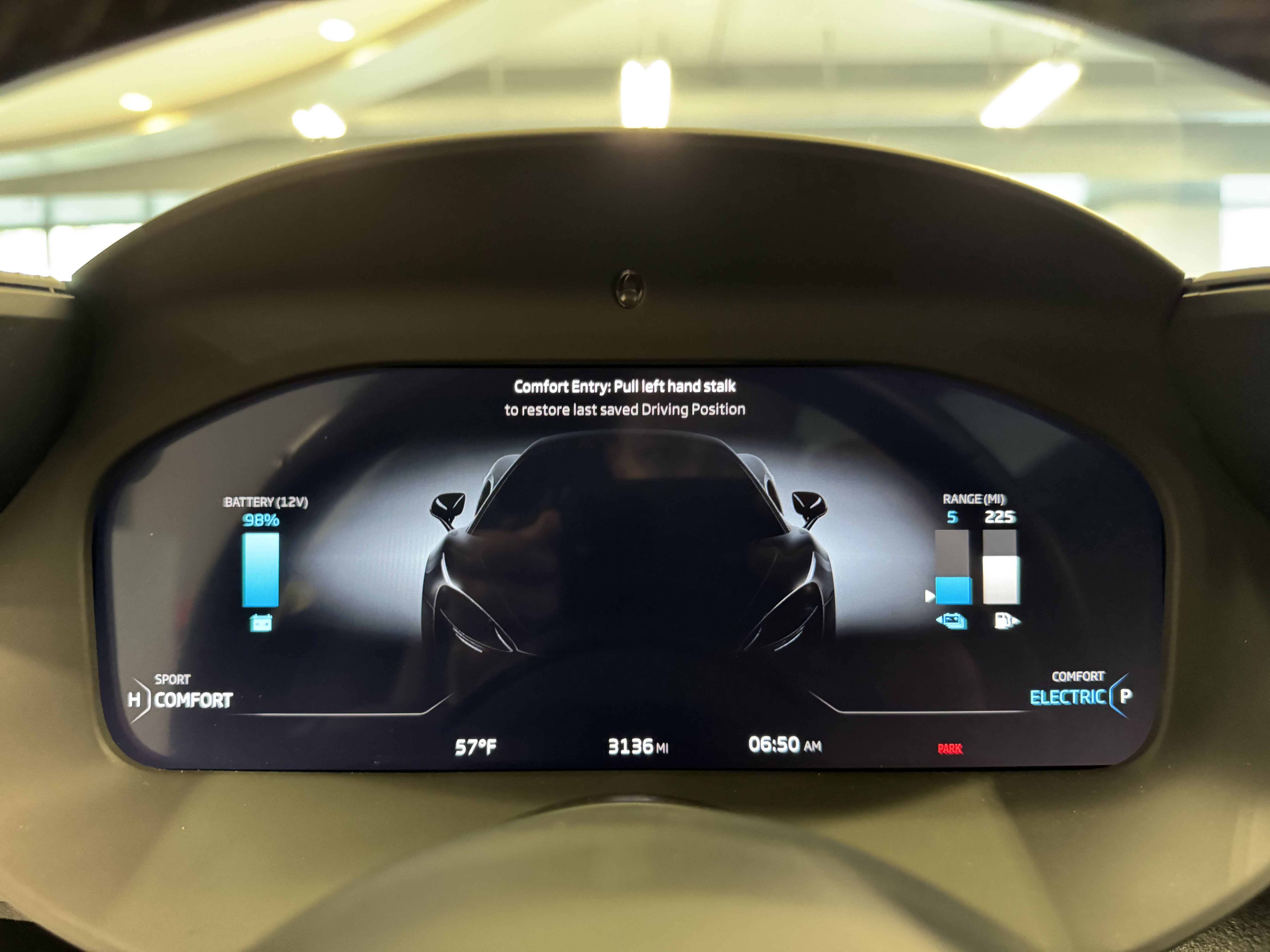 Used 2023 McLaren Artura image 12