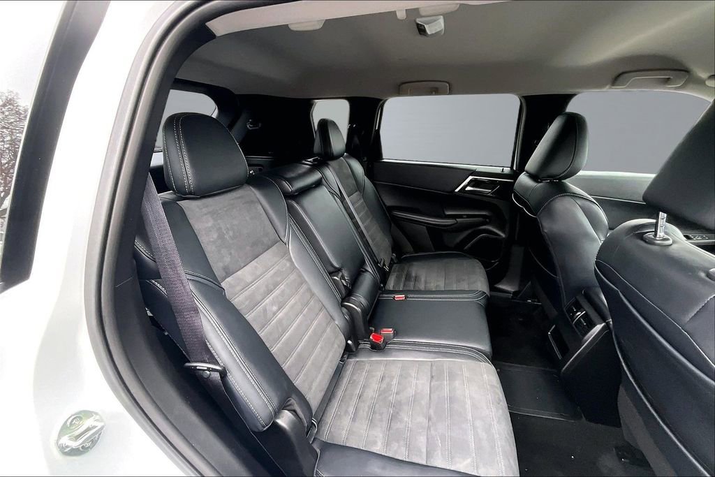 Used 2025 Mitsubishi Outlander LE image 26