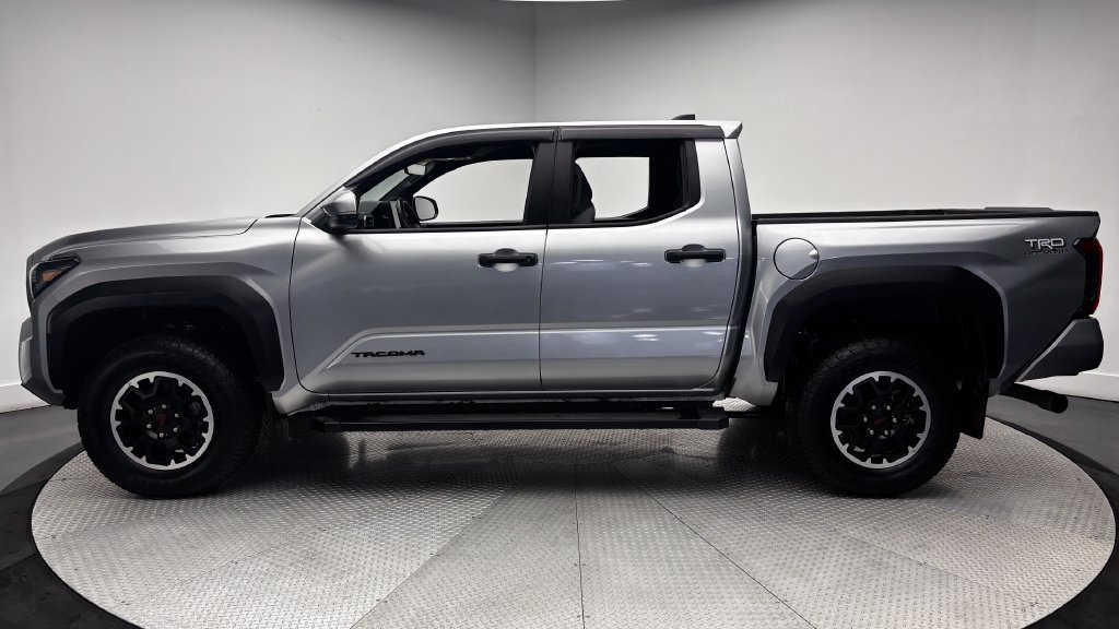 Used 2024 Toyota Tacoma TRD Off-Road w/ TRD Off Road Upgrade Package AWD/4WD image 4