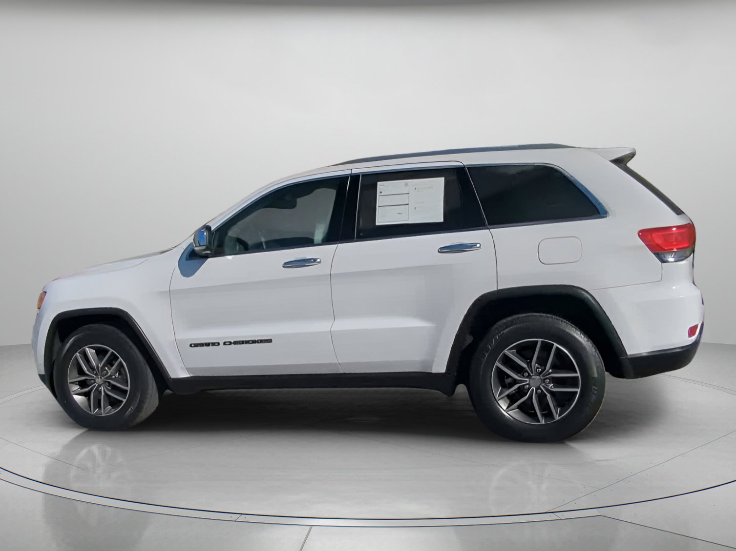 Used 2018 Jeep Grand Cherokee Limited image 16