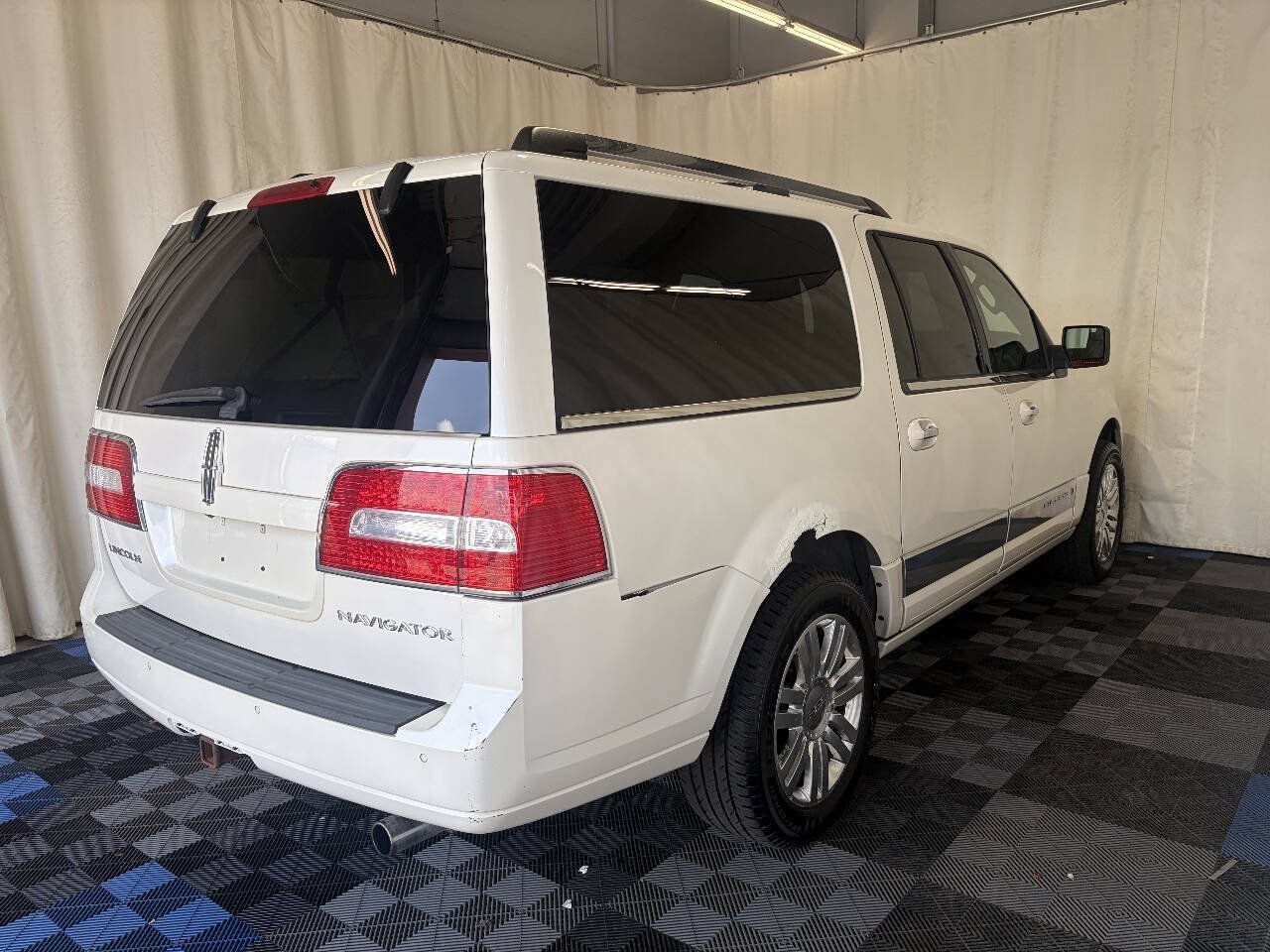 Used 2014 Lincoln Navigator L 4WD image 6