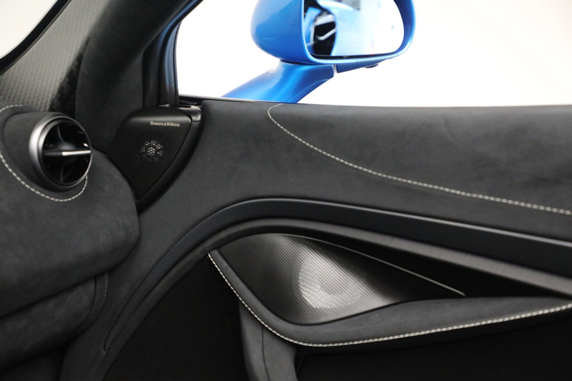 Used 2025 McLaren 750S Spider RWD image 38