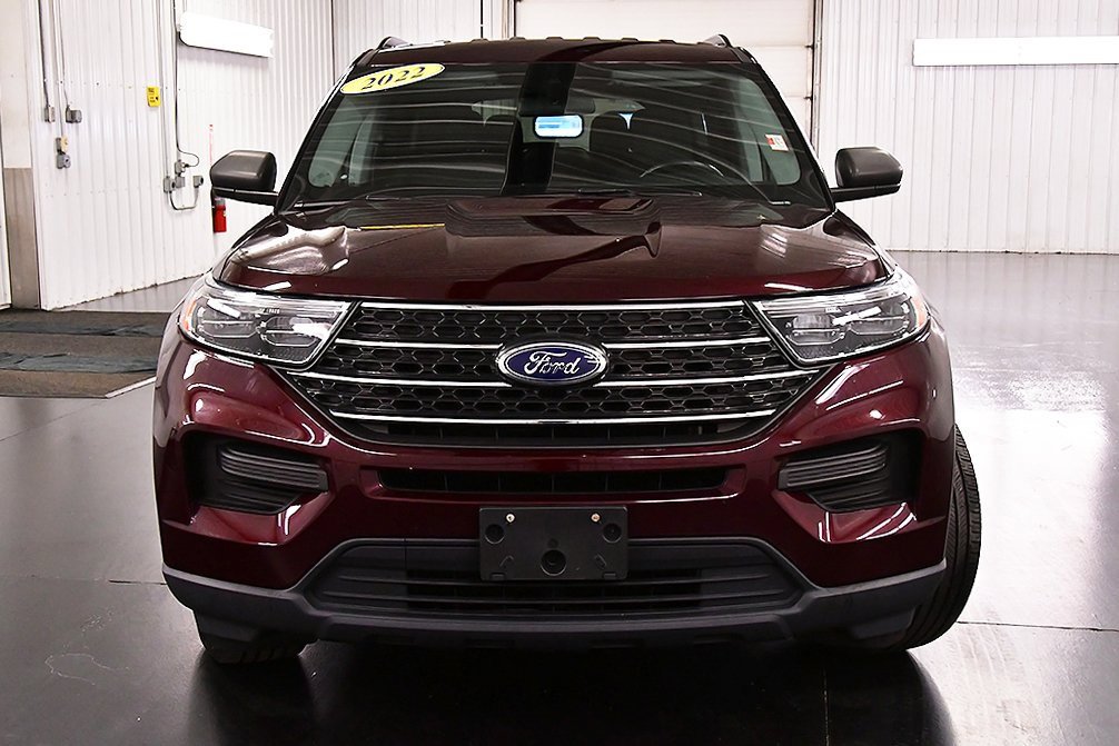 Used 2022 Ford Explorer XLT image 2