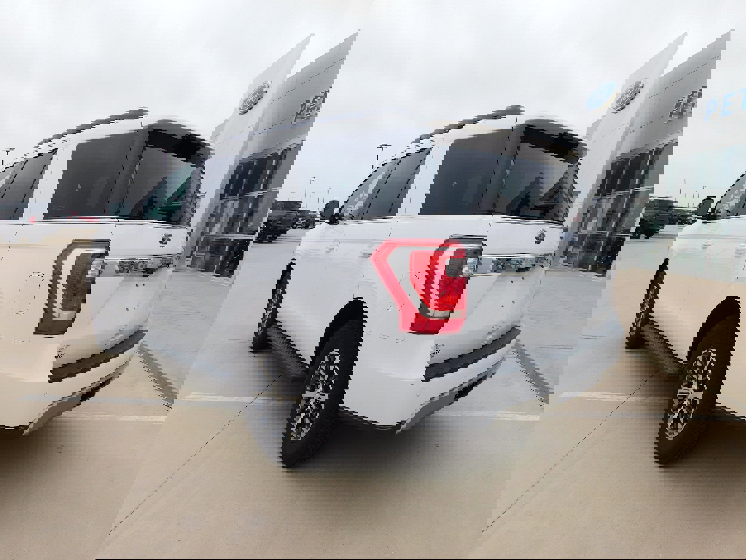 Used 2019 Ford Expedition XLT w/ Equipment Group 201A image 3